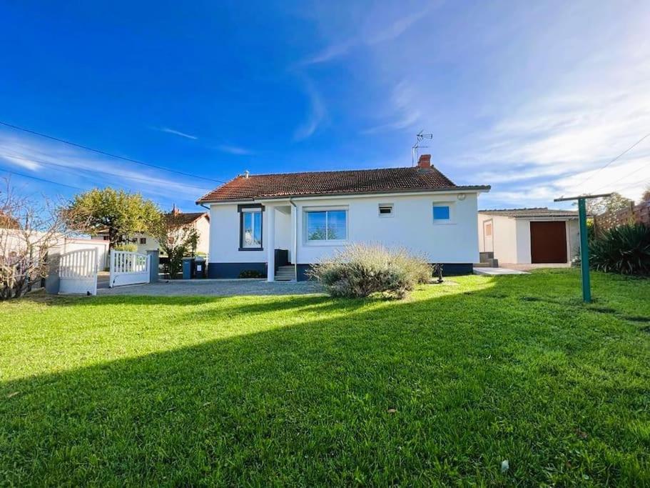 Jolie Maison, Jardin Et Parking Desertines  Exterior photo