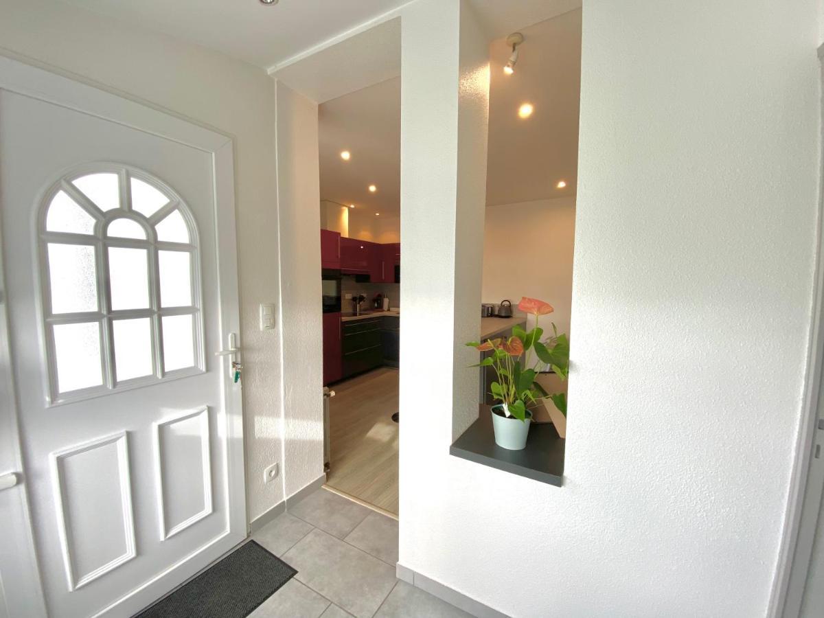 Jolie Maison, Jardin Et Parking Desertines  Exterior photo